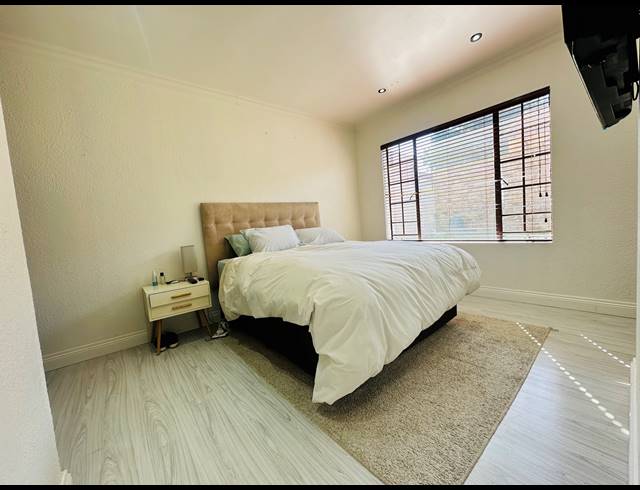 3 BEDROOM SIMPLEX FOR SALE IN HALFWAY HOUSE